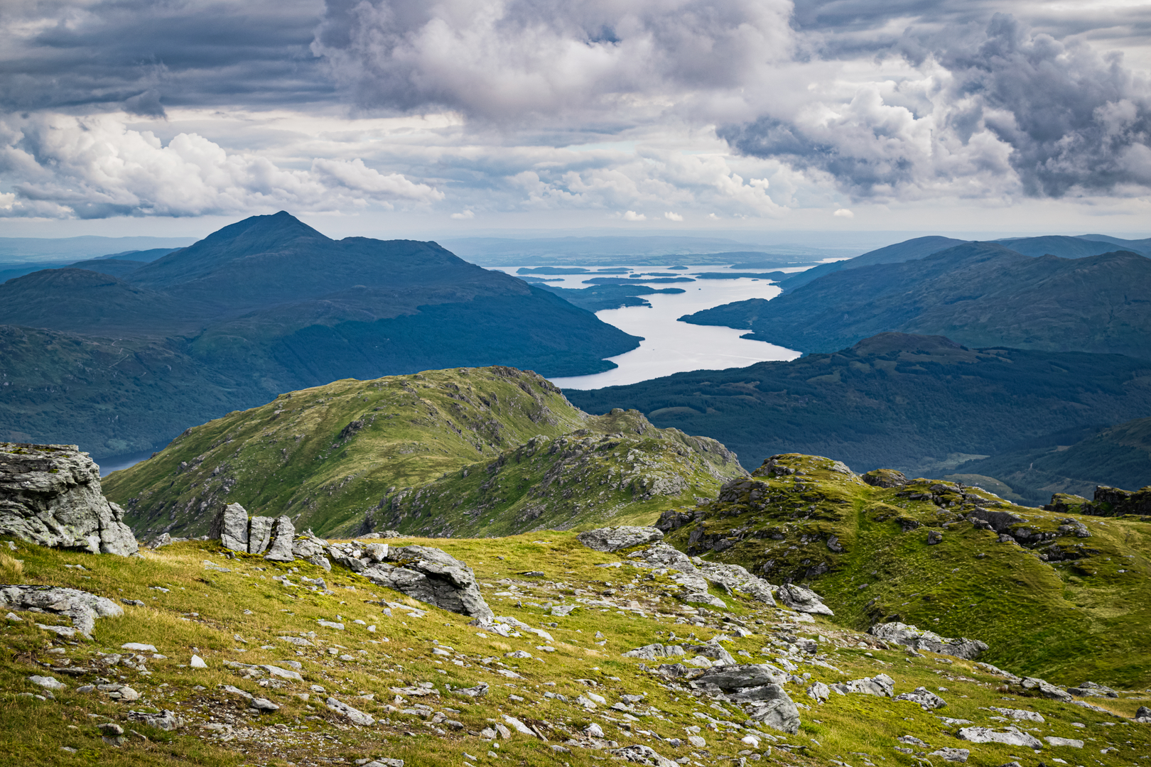 An image depicting the trail Ben Lomond Loop and its surrounding area.