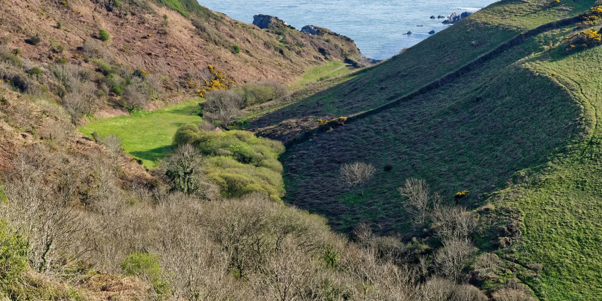 An image depicting the trail Kinever Valley to Bennett's Mouth and its surrounding area.