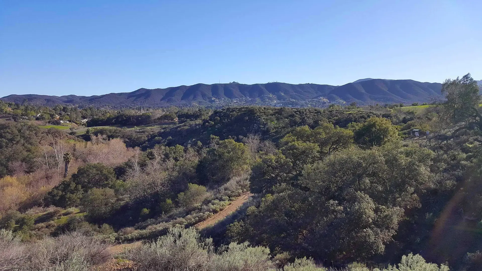 An image depicting the trail Western Plateau Trail and Hawk Canyon Trail Loop and its surrounding area.