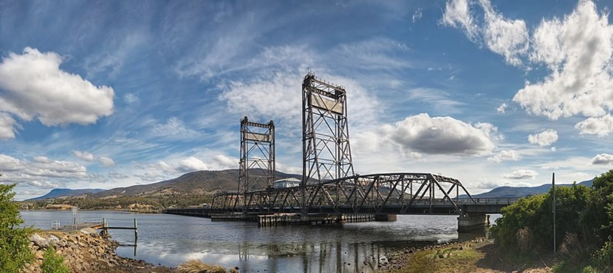 An image depicting the trail Riverside Foreshore Trail and its surrounding area.