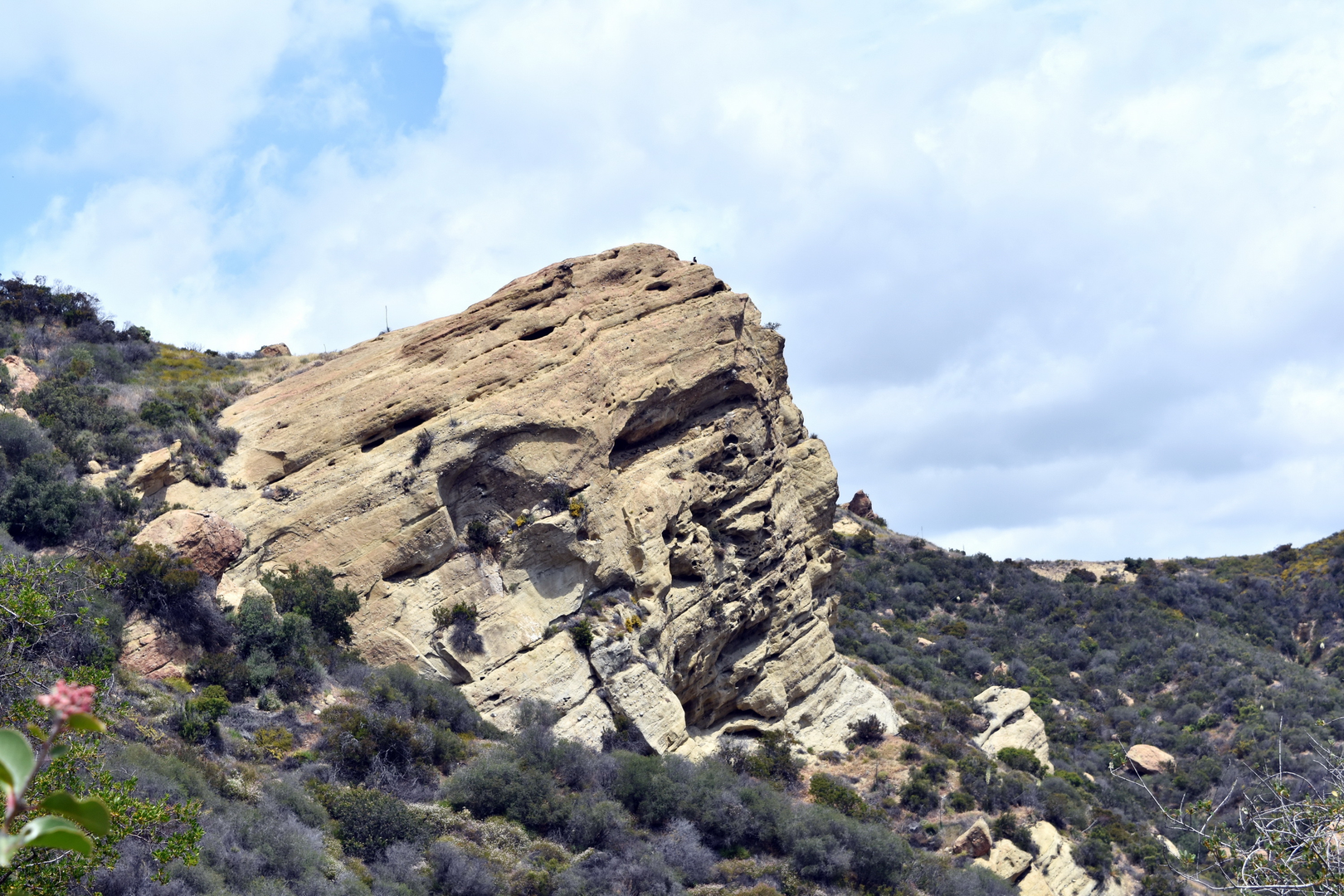 An image depicting the trail Garapito Canyon and Bent Arrow Loop Trail and its surrounding area.