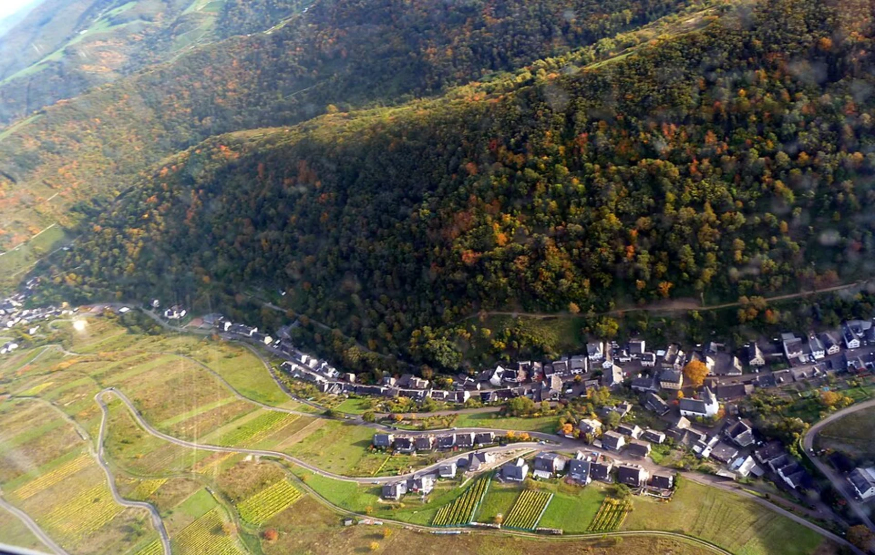 An image depicting the trail Manubach Loop and its surrounding area.
