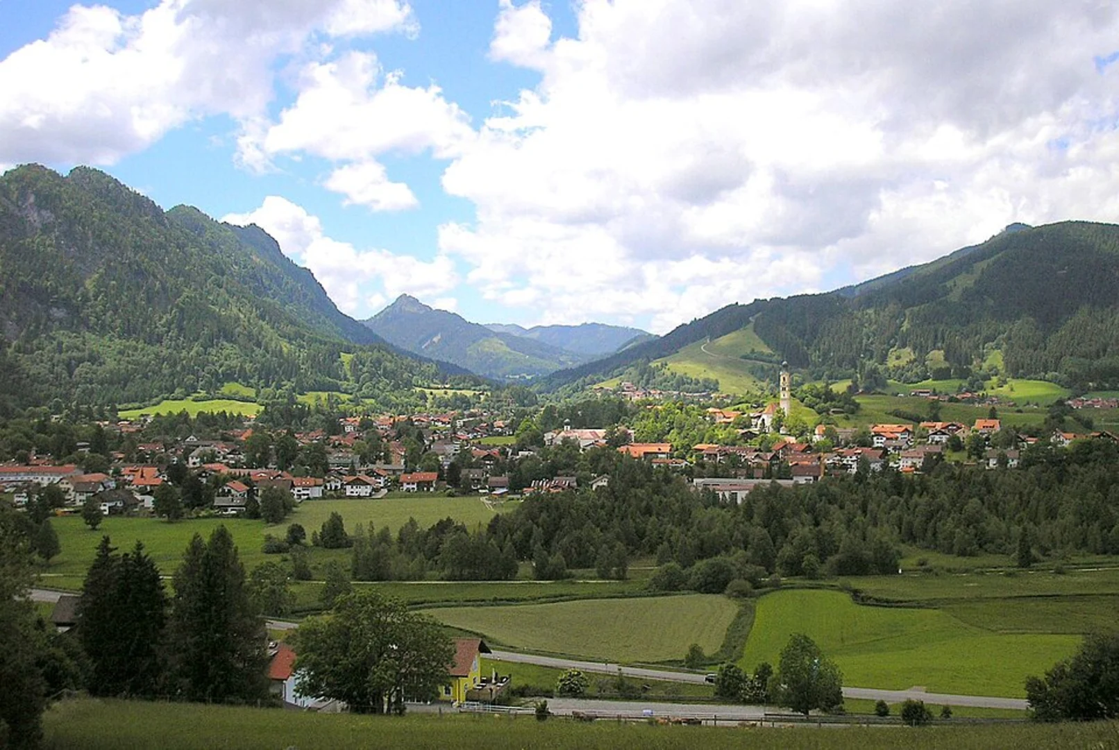 An image depicting the trail Naturpfad Eberstadt Loop and its surrounding area.