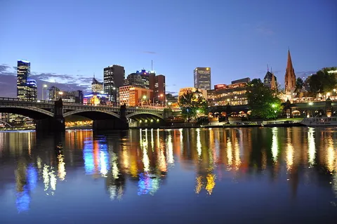 Flinders Street to Jolimont Walk