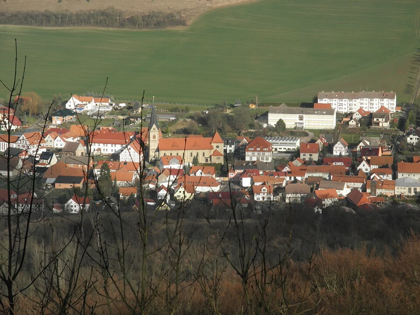 An image depicting the trail Hülfensberg Loop via Naturparkweg Leine Werra and its surrounding area.