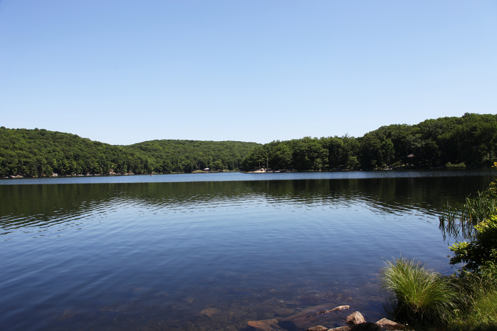 An image depicting the trail Ramapo Lake Loop via Wanaque Ridge Trail and MacEvoy Trail and its surrounding area.