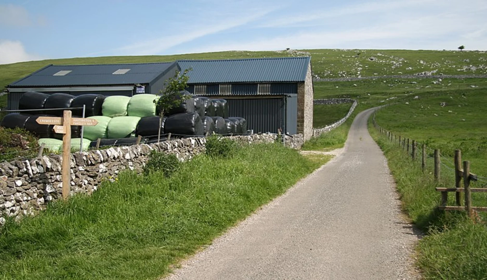 An image depicting the trail Hartington Pilsbury and its surrounding area.