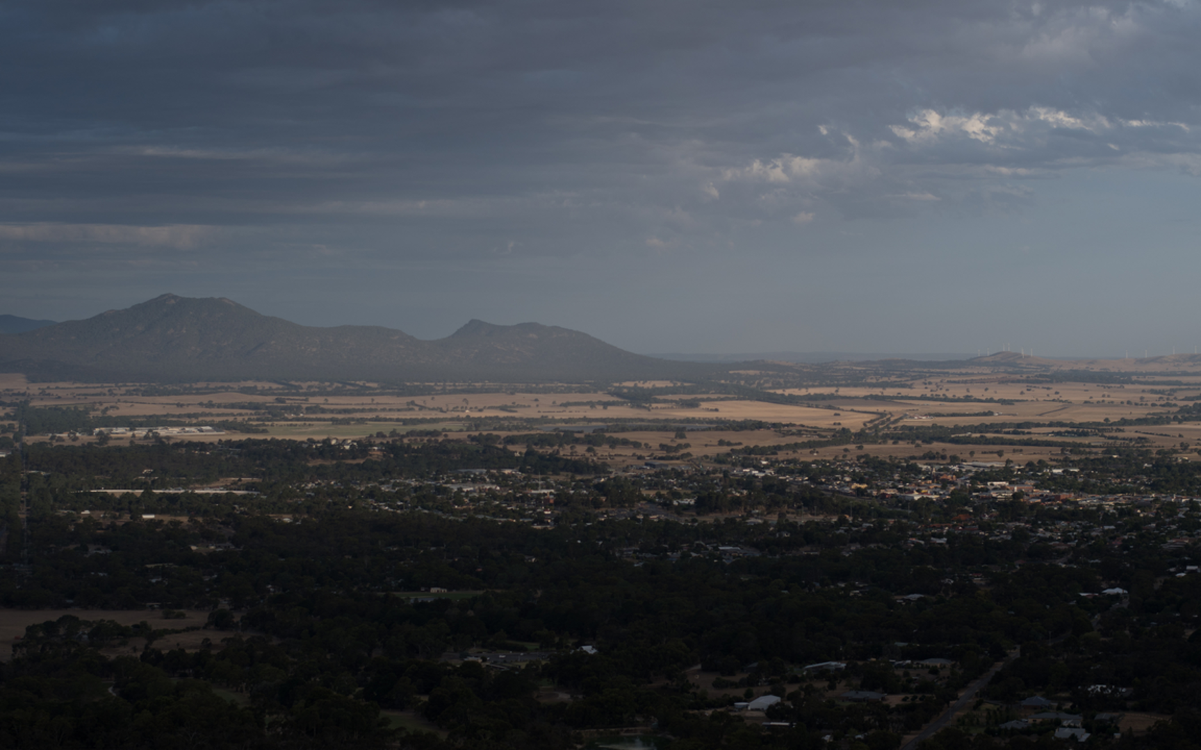 An image depicting the trail Mount Langi Ghiran Trail and its surrounding area.