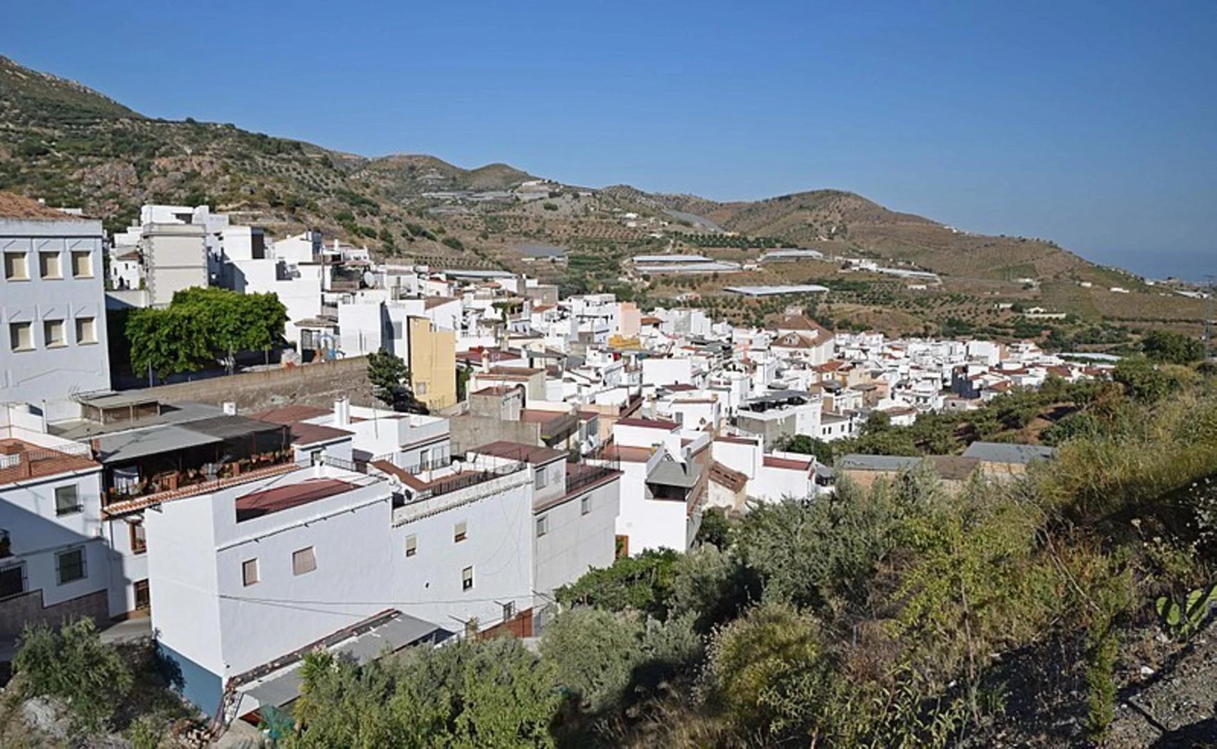 An image depicting the trail Ítrabo - La Guindalera and its surrounding area.