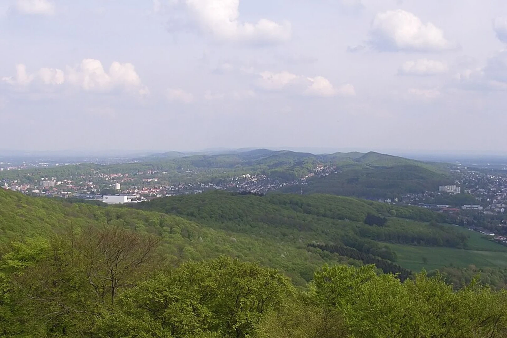 An image depicting the trail Bielefeld Dalbke and Am Togdrang and its surrounding area.