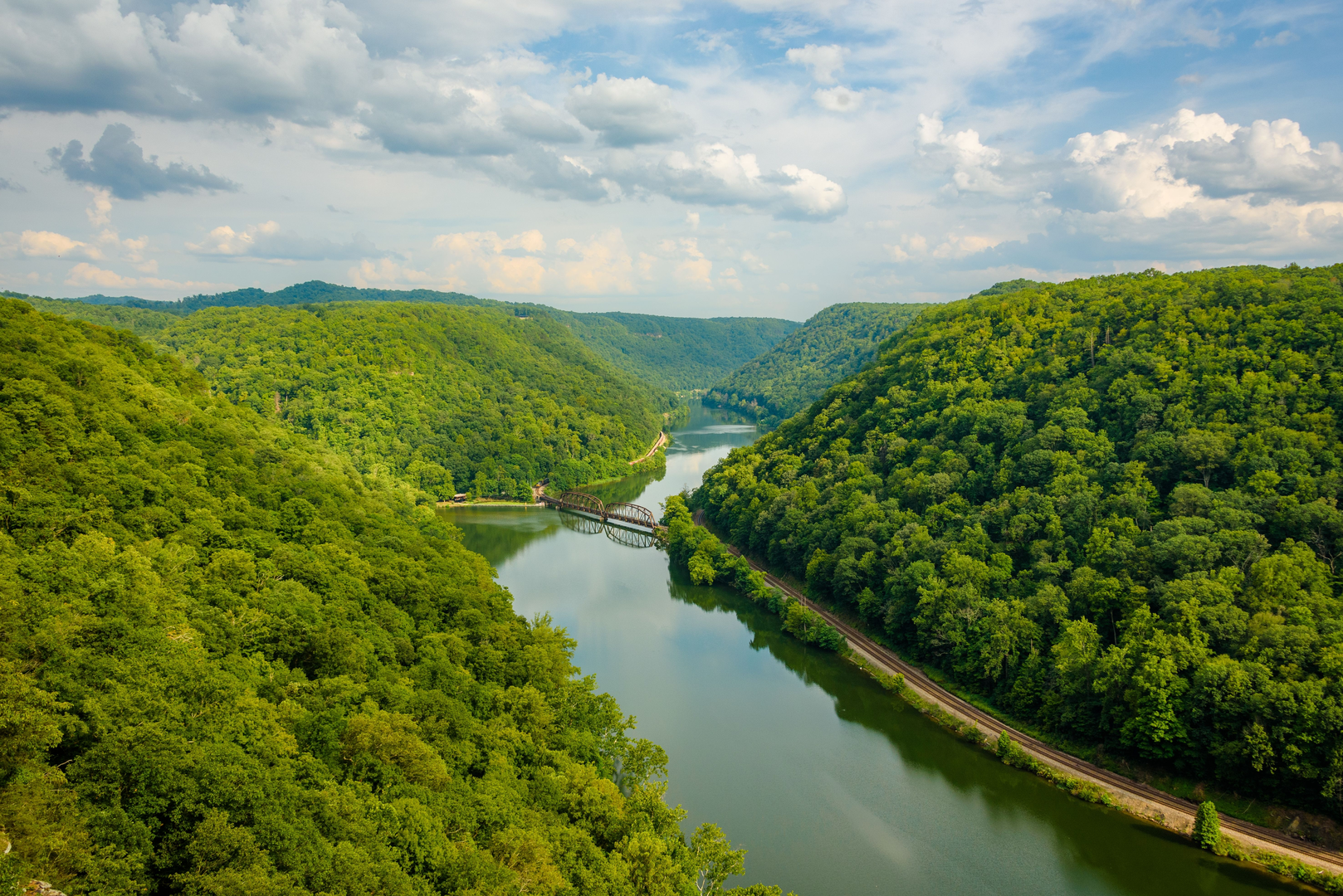 An image depicting the trail Lover's Leap Trail and its surrounding area.