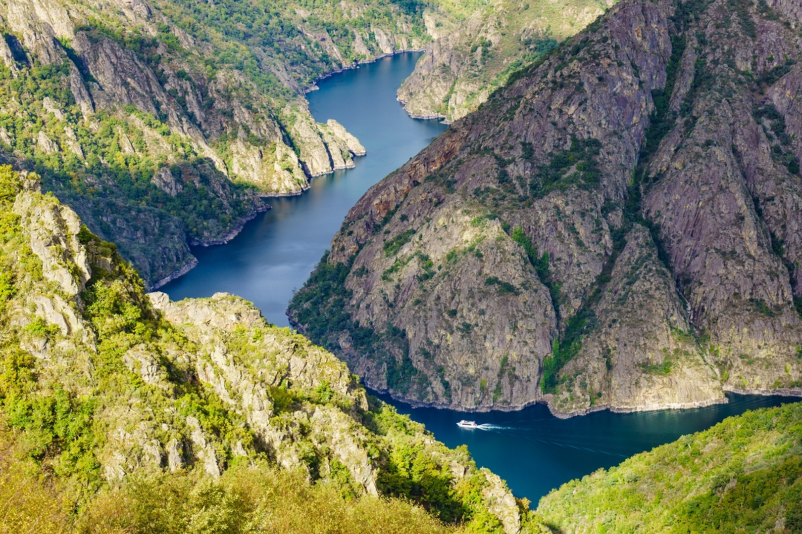 An image depicting the trail PR G 98 Canón do Sil - Santa Cristina and its surrounding area.