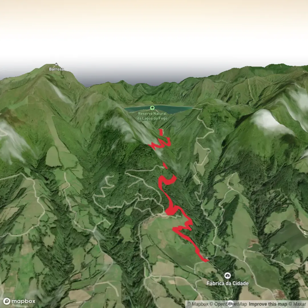 An image depicting the trail Lagoa do Fogo and its surrounding area.
