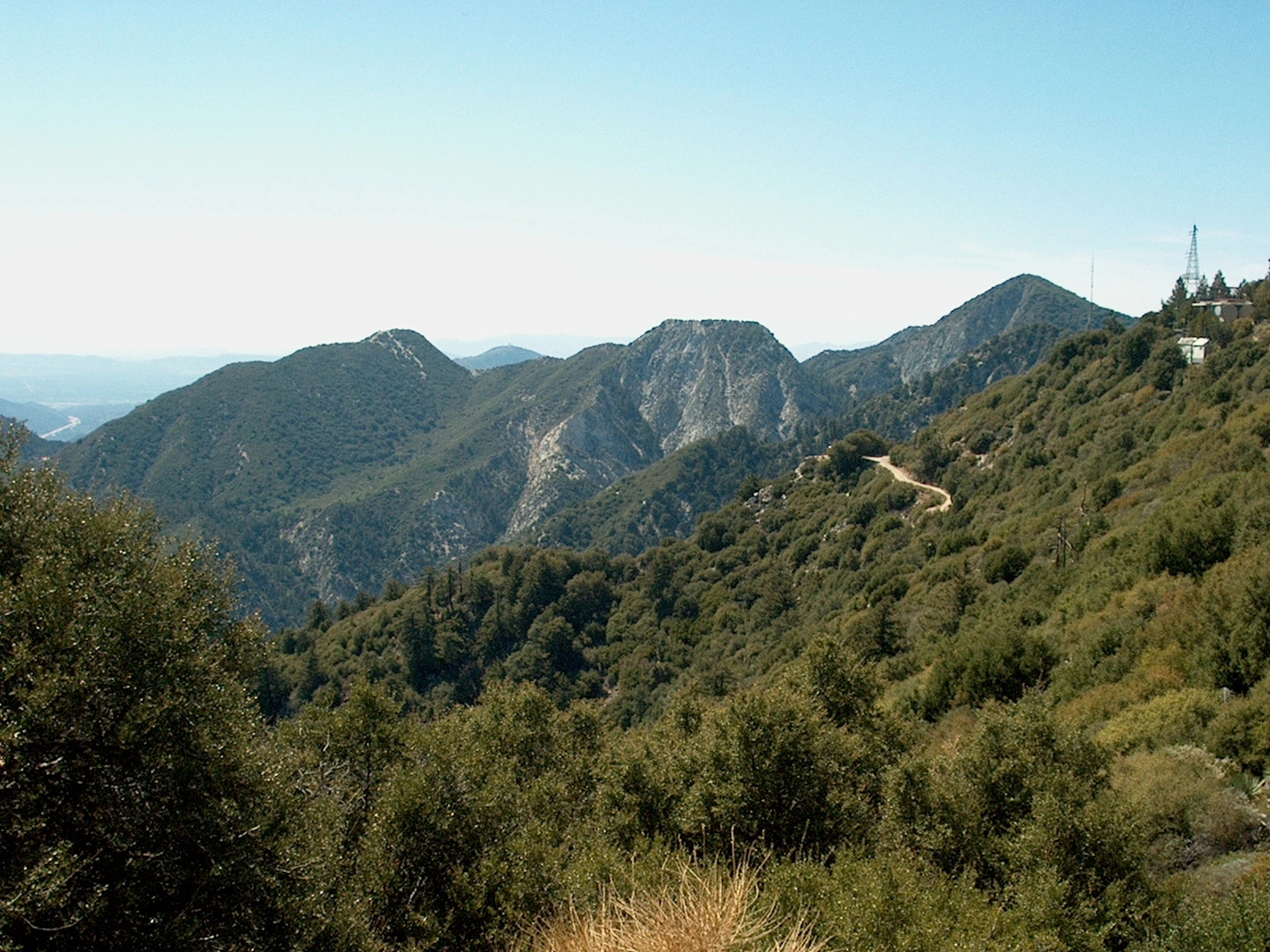 An image depicting the trail Mount Markham and its surrounding area.