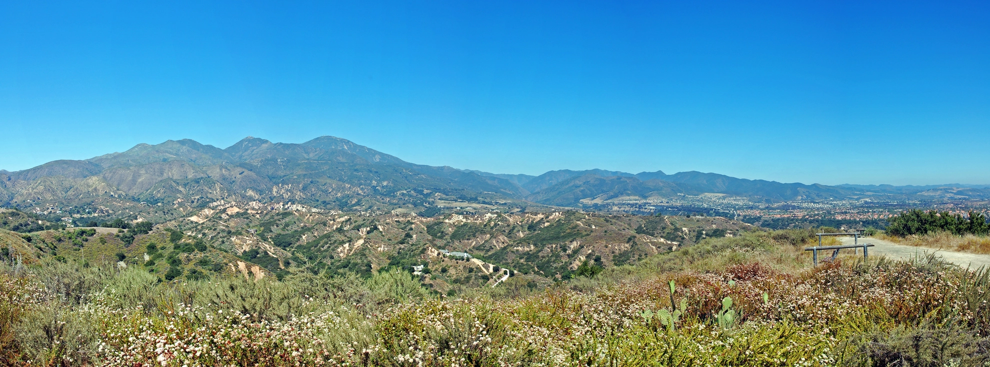An image depicting the trail Live Oak Trail and Hoffman Homestead Trail Loop and its surrounding area.