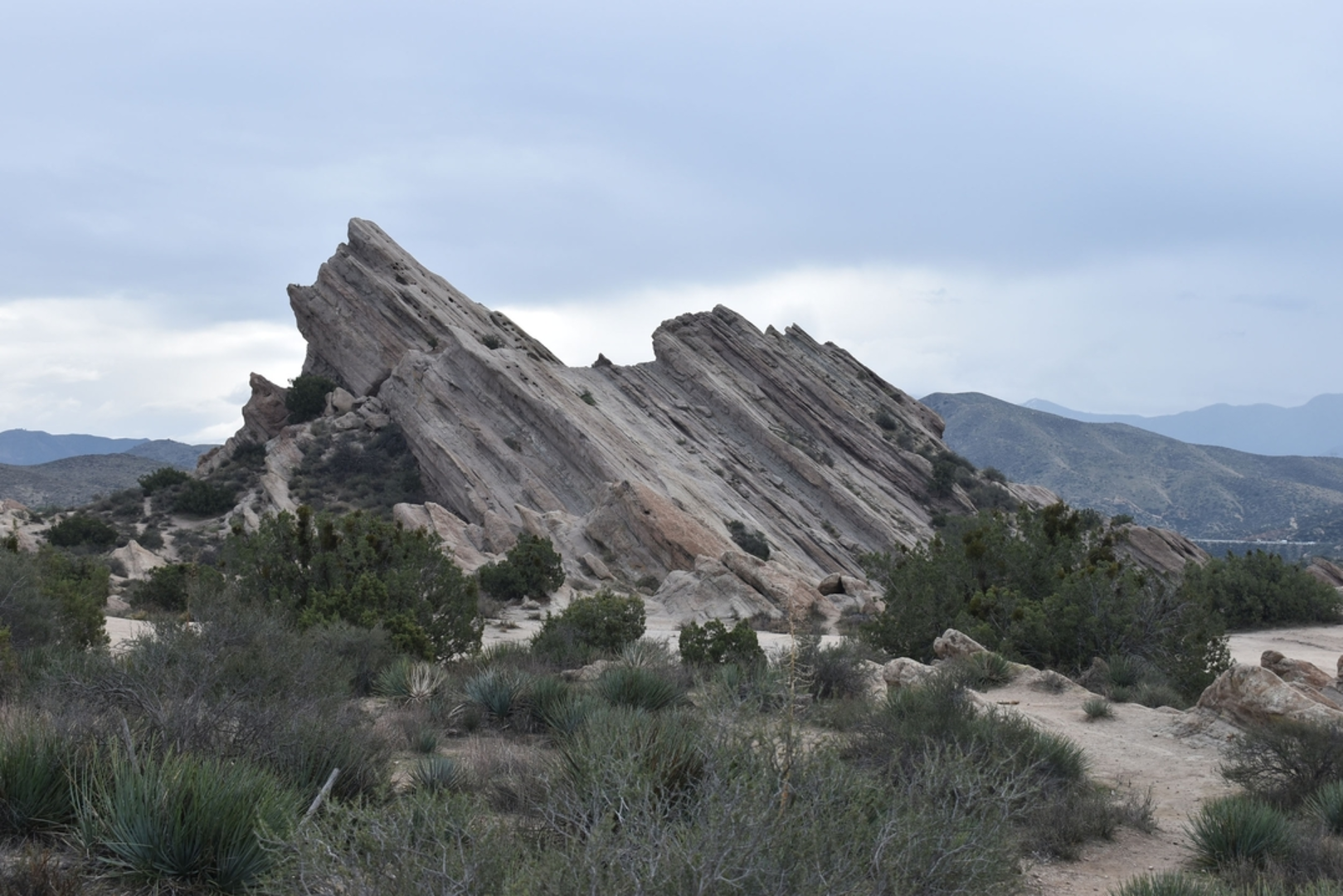 An image depicting the trail Loop Around Vasquez Rocks and its surrounding area.