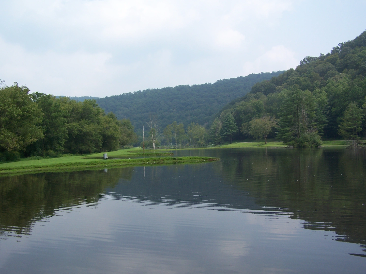 An image depicting the trail Cedar Creek Loop and its surrounding area.