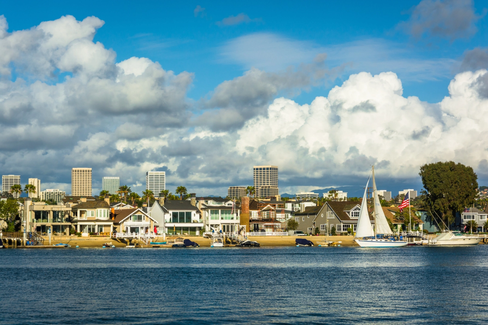 An image depicting the trail Bay Front - Balboa Island Loop and its surrounding area.