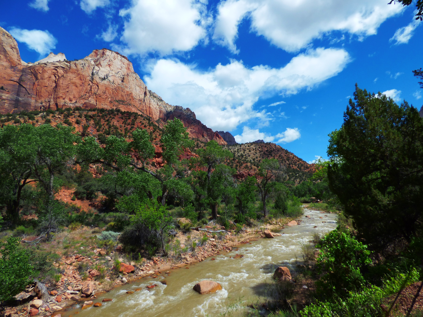 An image depicting the trail Zion Traverse and its surrounding area.