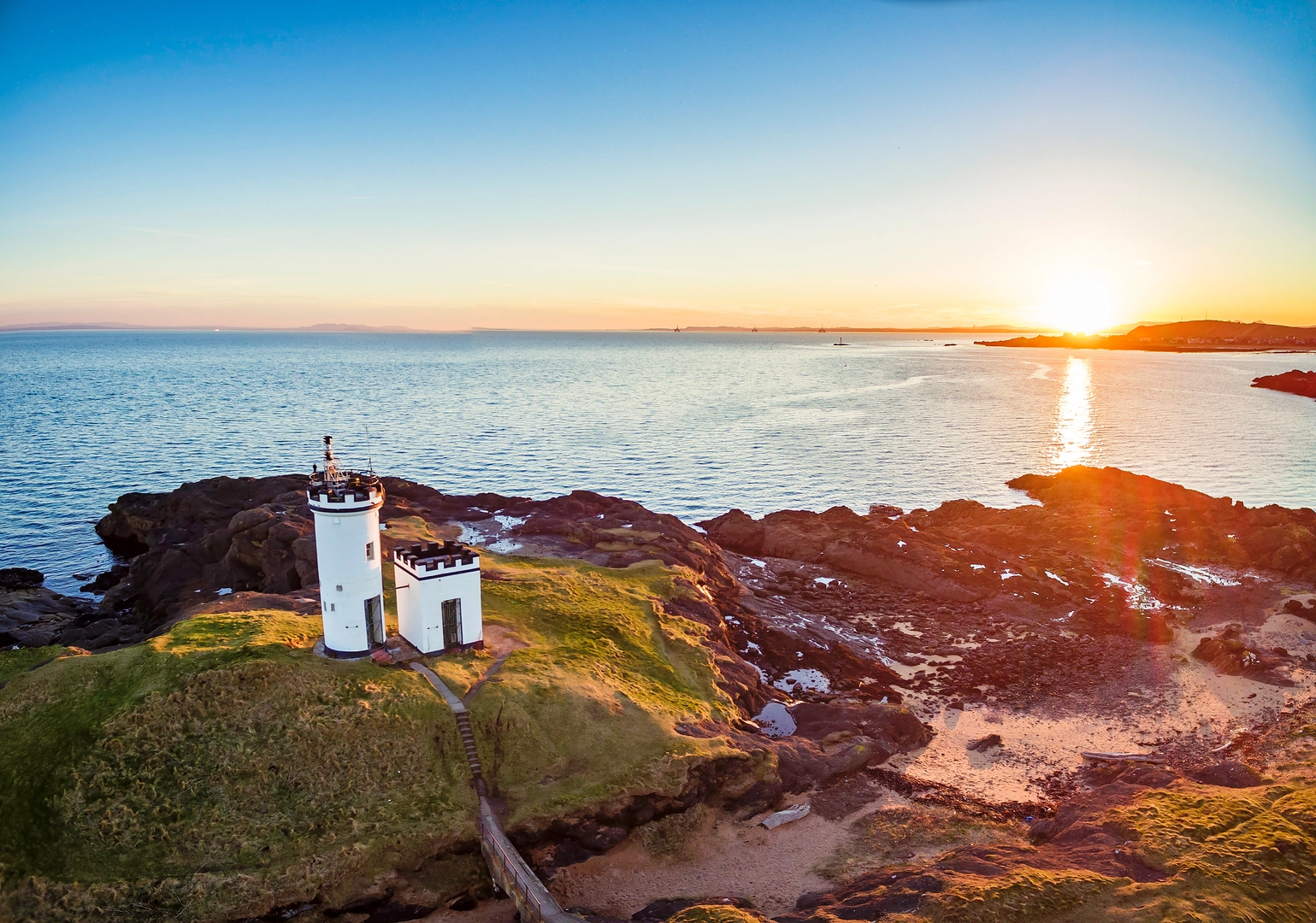 An image depicting the trail Elie Ness to Crail via Ardross Castle, Newark Castle and Caiplie Caves and its surrounding area.