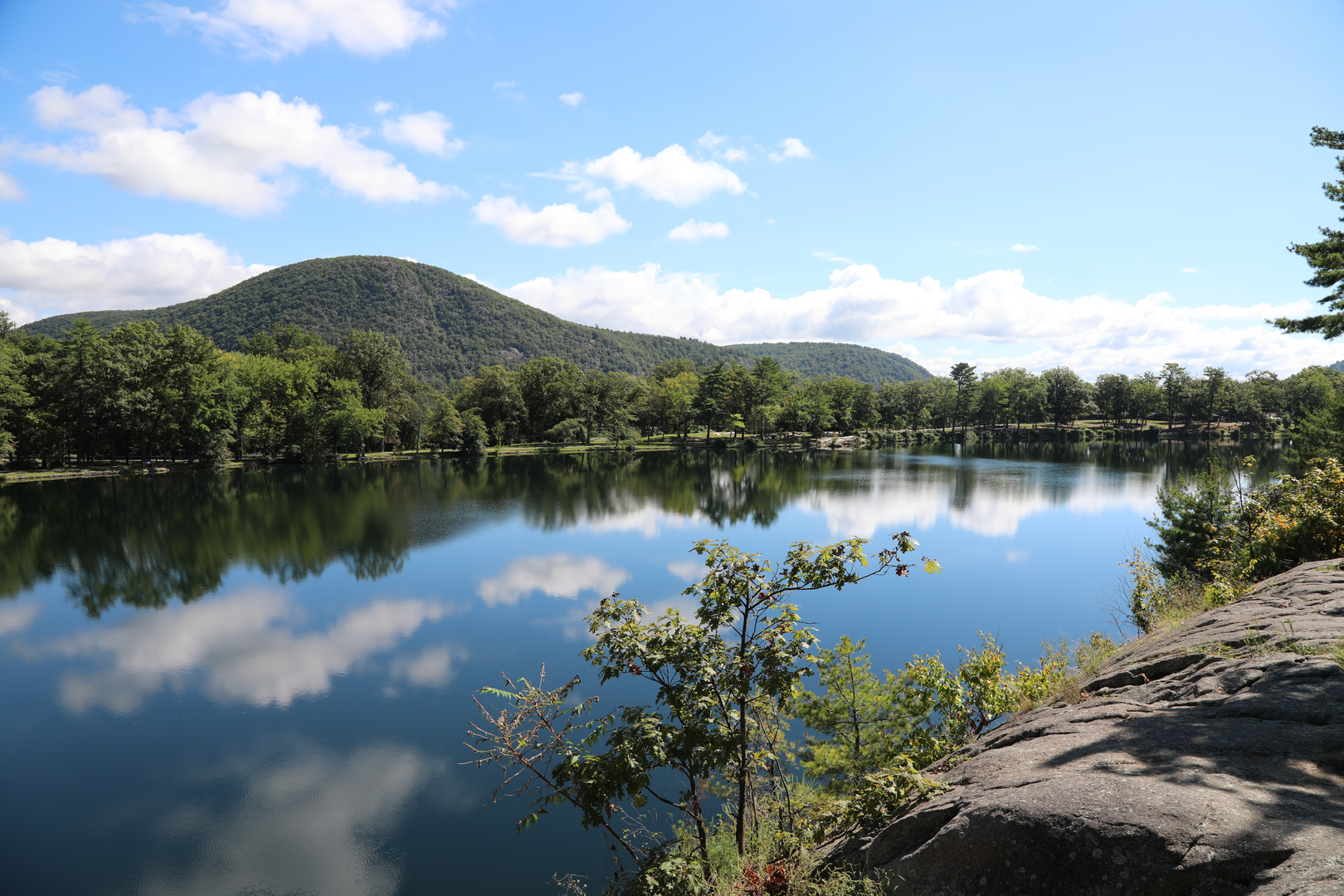 An image depicting the trail The 1777 East Trail and Bear Mountain Loop via Fawn Trail and its surrounding area.