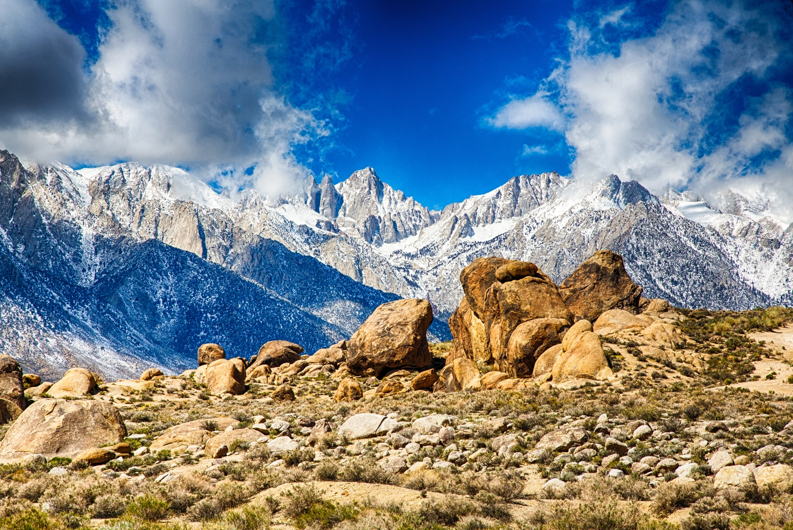 An image depicting the trail Horseshoe Meadow to Whitney Portal and its surrounding area.
