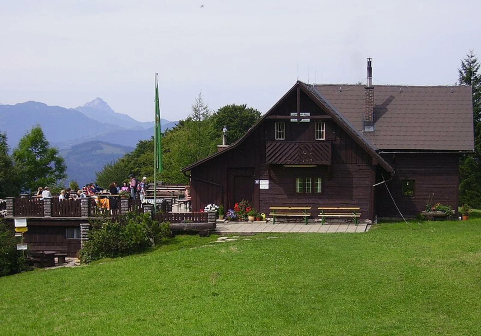 An image depicting the trail Hochbuchberg via Grünburger Hütte and its surrounding area.