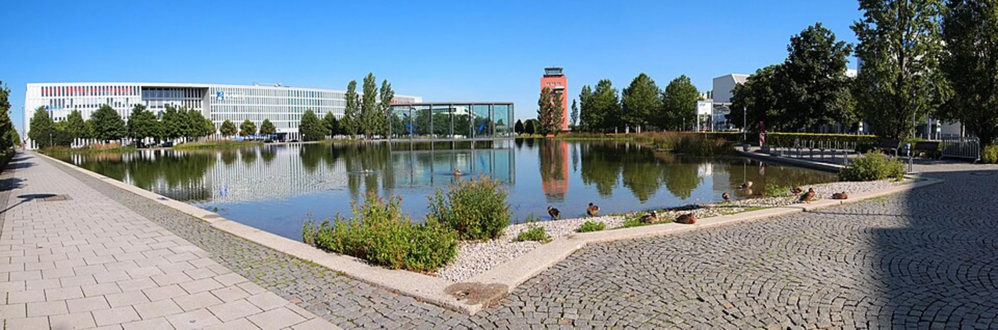 An image depicting the trail Riemer Park, Riemer See and Messesee and its surrounding area.