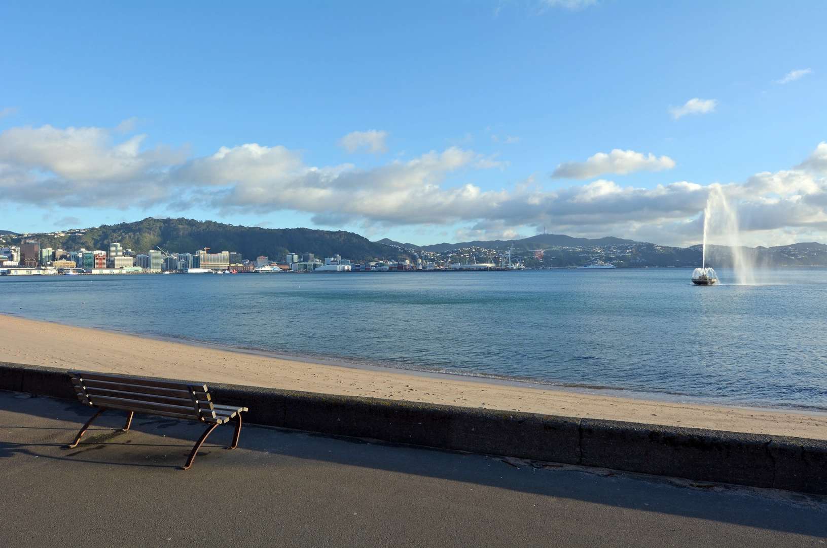 An image depicting the trail Oriental Parade Walk and its surrounding area.