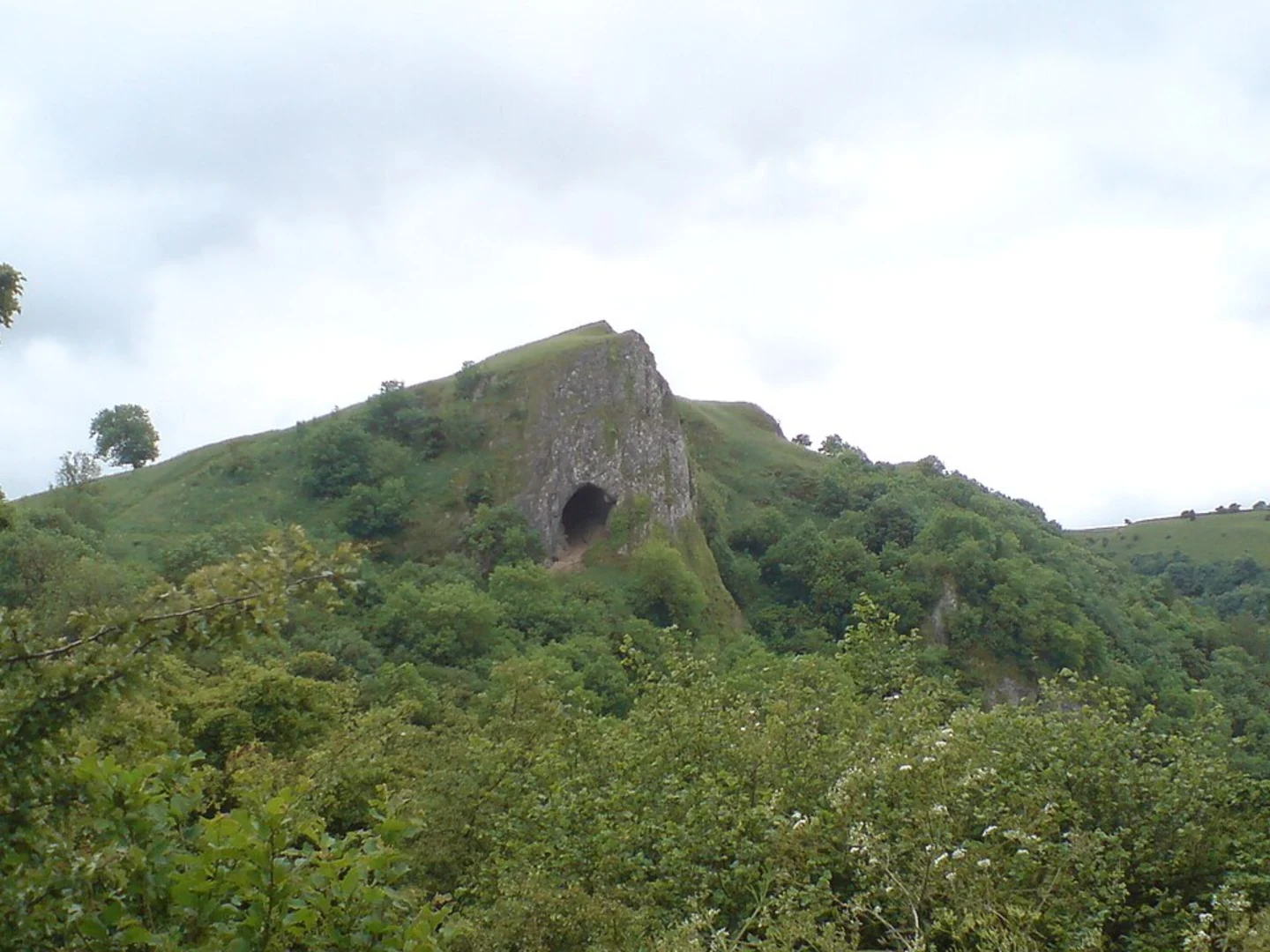 An image depicting the trail Thor's Cave and Wetton Mill Loop and its surrounding area.