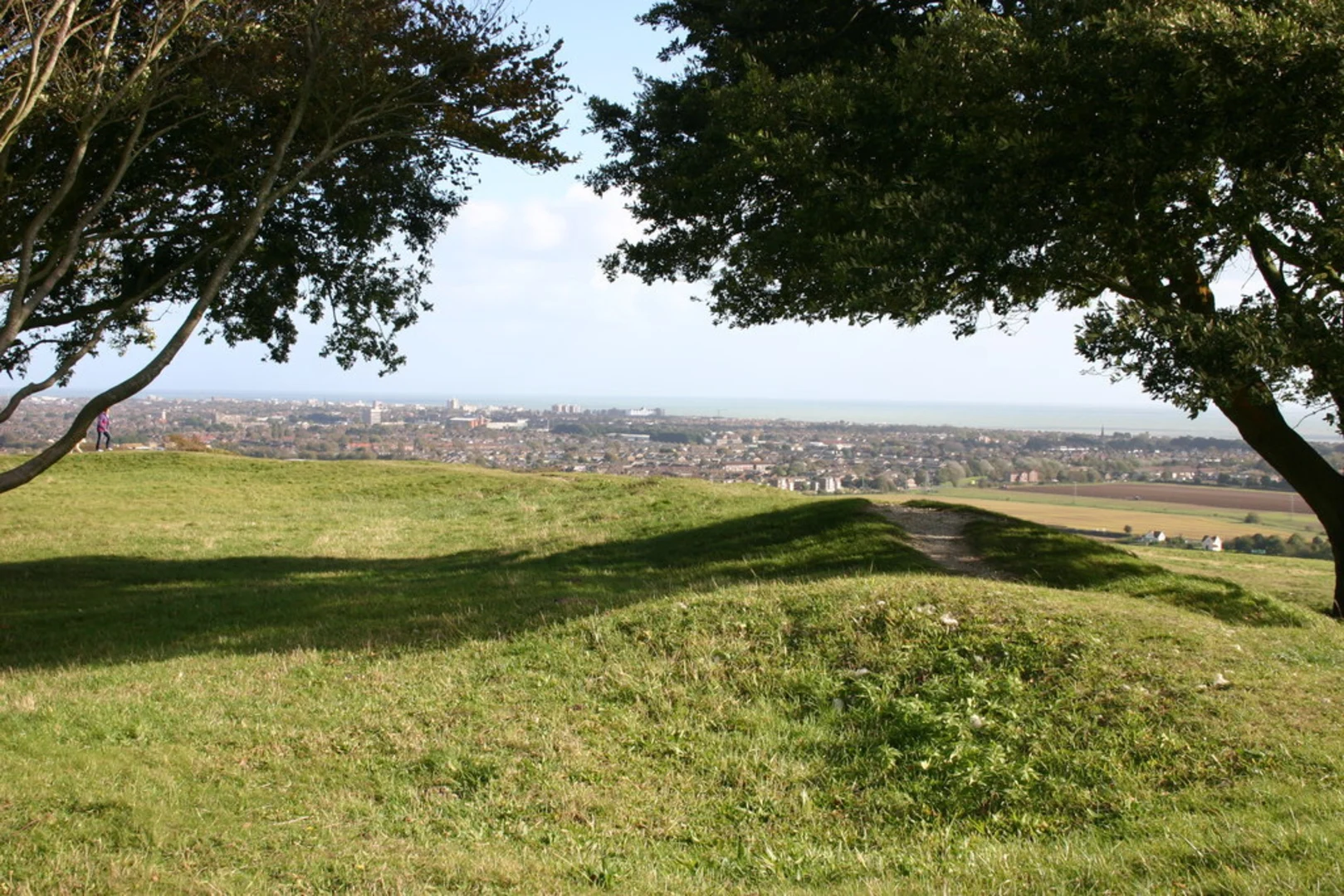 An image depicting the trail Highdown Hill and Highdown Gardens Loop and its surrounding area.