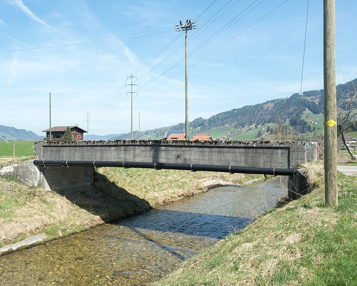 An image depicting the trail Seelensteg Heiligkreuz - Ein Ort der Kraft and its surrounding area.