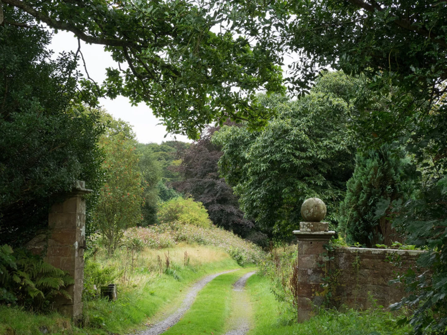 An image depicting the trail River Calder Walk via Calder Bridge and its surrounding area.