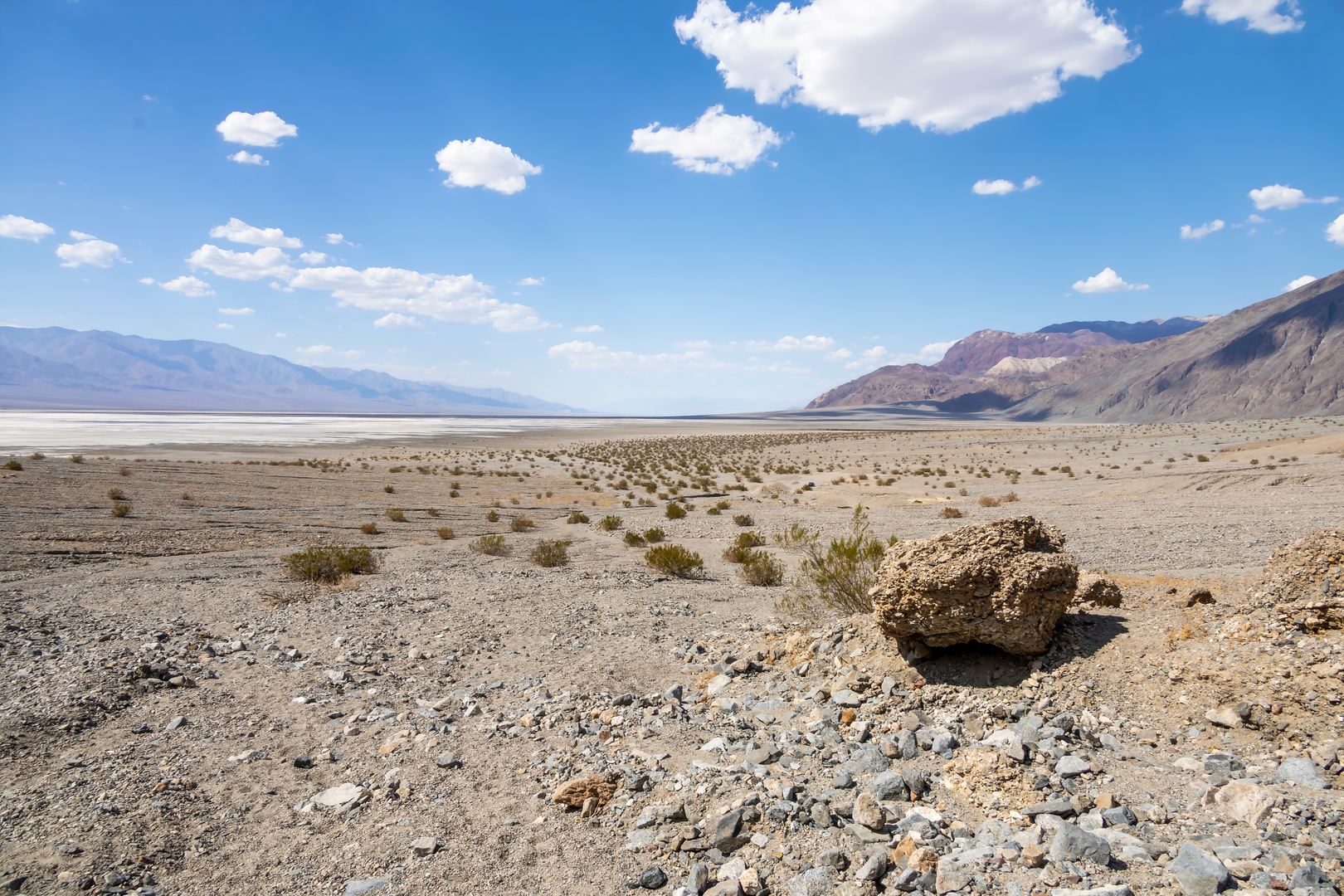 An image depicting the trail Sidewinder Canyon from Badwater Road and its surrounding area.