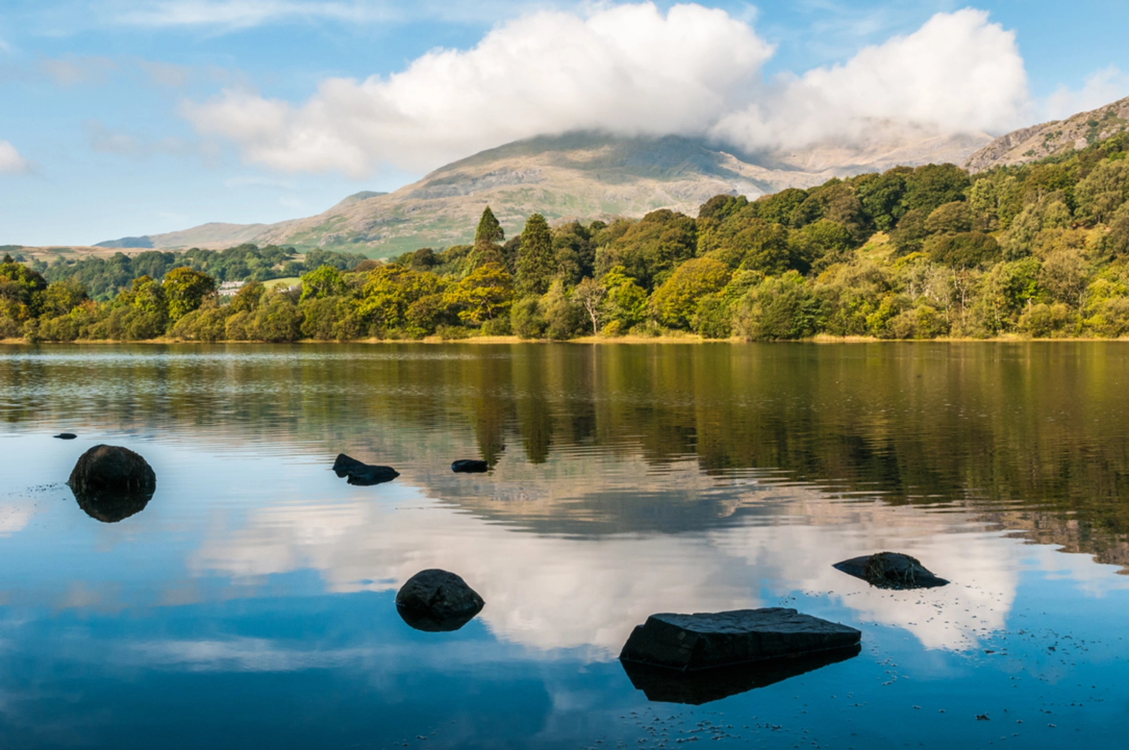 An image depicting the trail Coniston Water Loop Trail and its surrounding area.