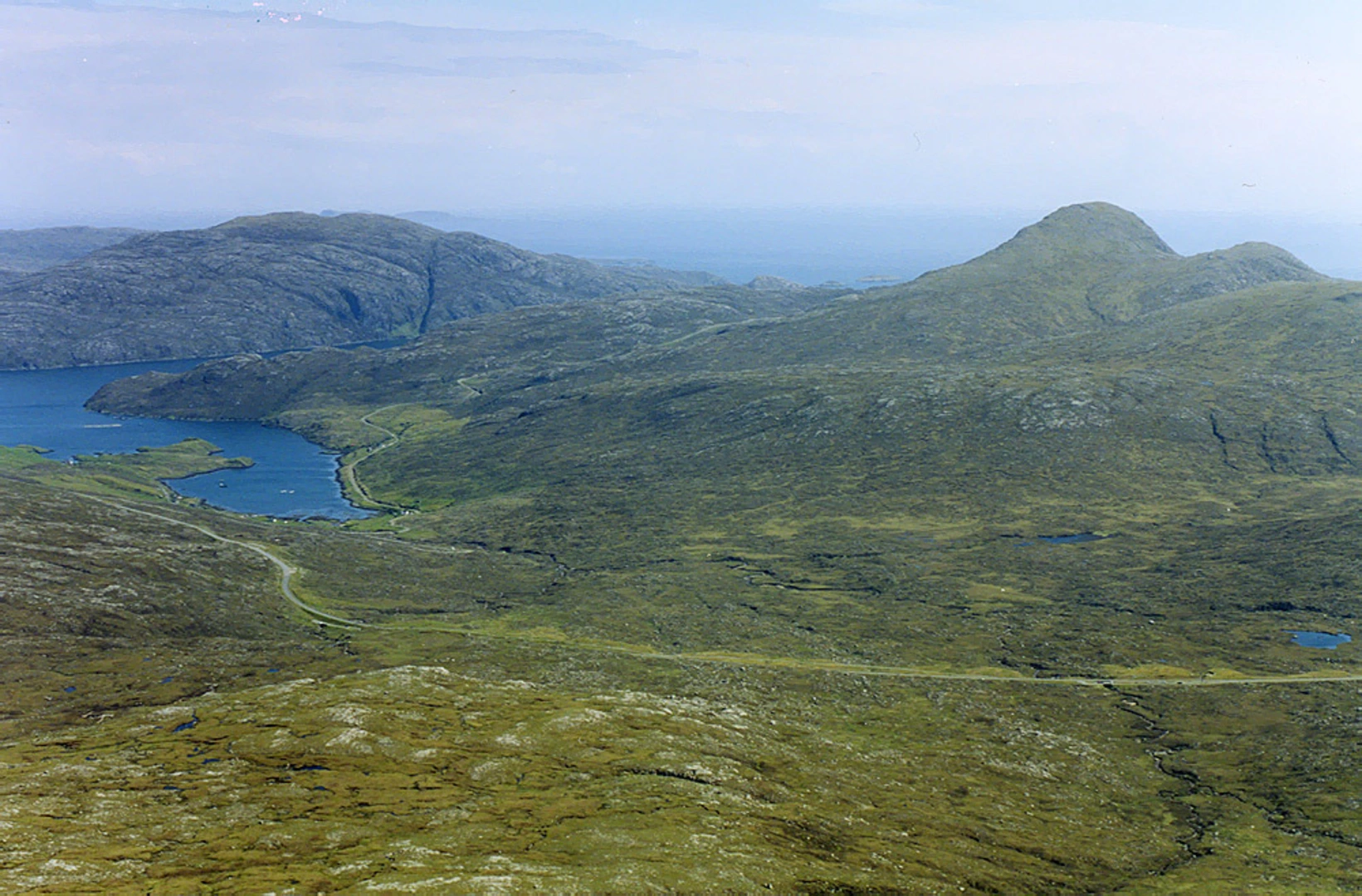 An image depicting the trail An Cliseam Range Loop from Loch Bun Abhainn-eadar and its surrounding area.