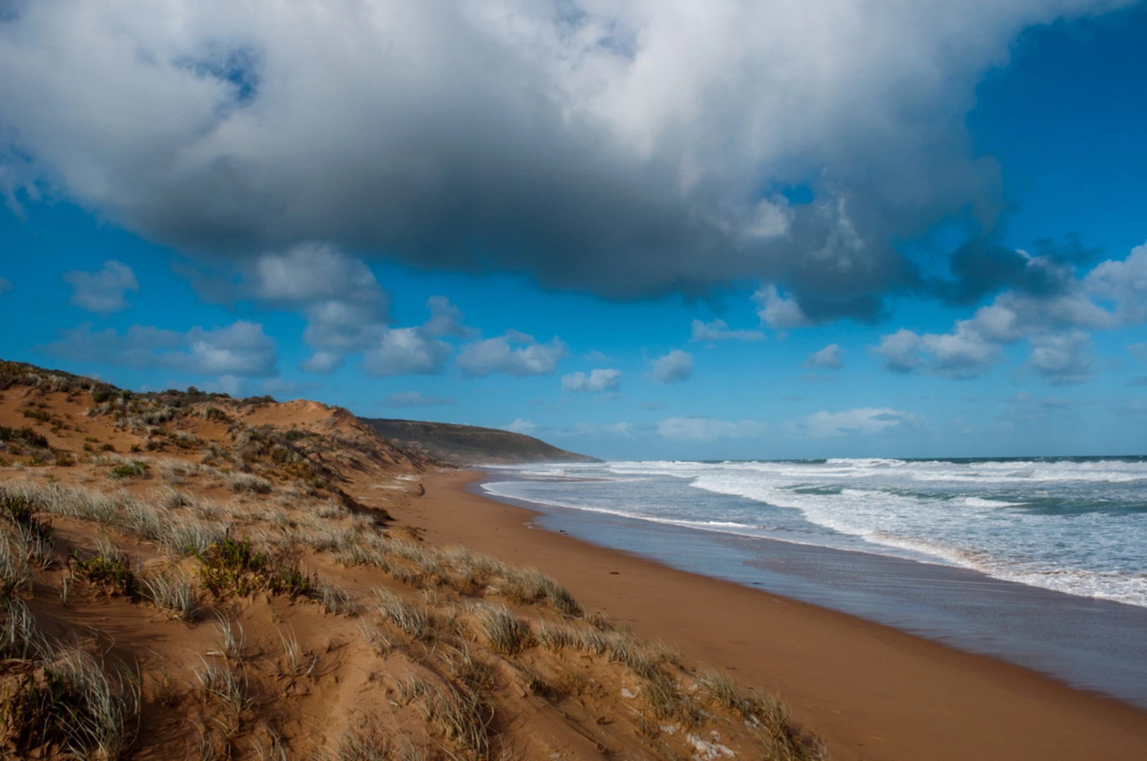 An image depicting the trail Waitpinga Cliffs to Kings Beach Track and its surrounding area.
