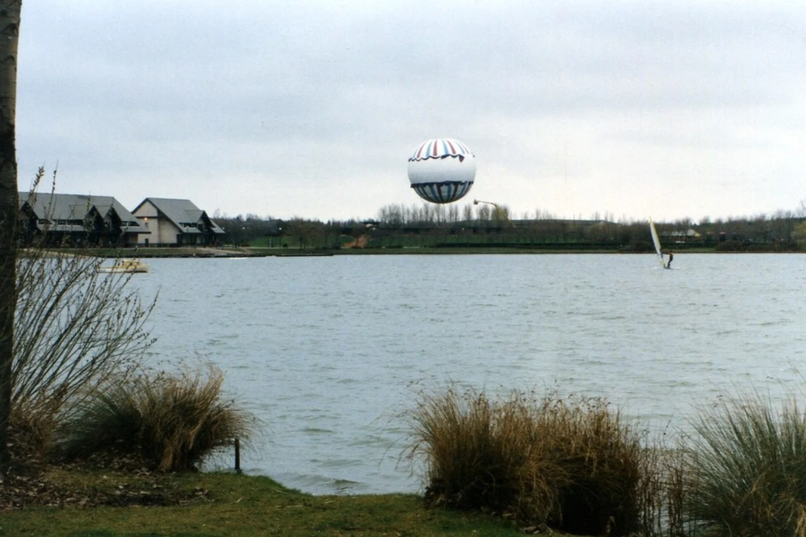 An image depicting the trail Willen Lake Loop and its surrounding area.