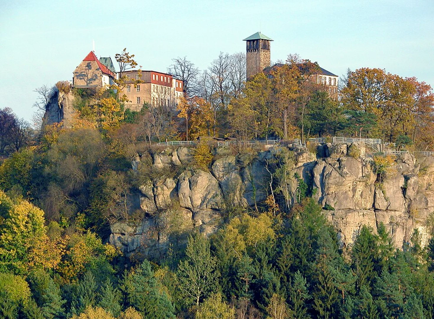 An image depicting the trail Grosser Halben and Brandaussicht via Malerweg and Sebnitztalweg and its surrounding area.