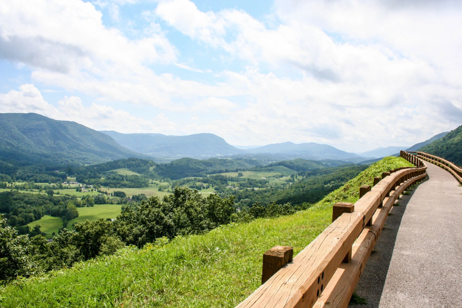 An image depicting the trail Wallen Ridge Trail and its surrounding area.