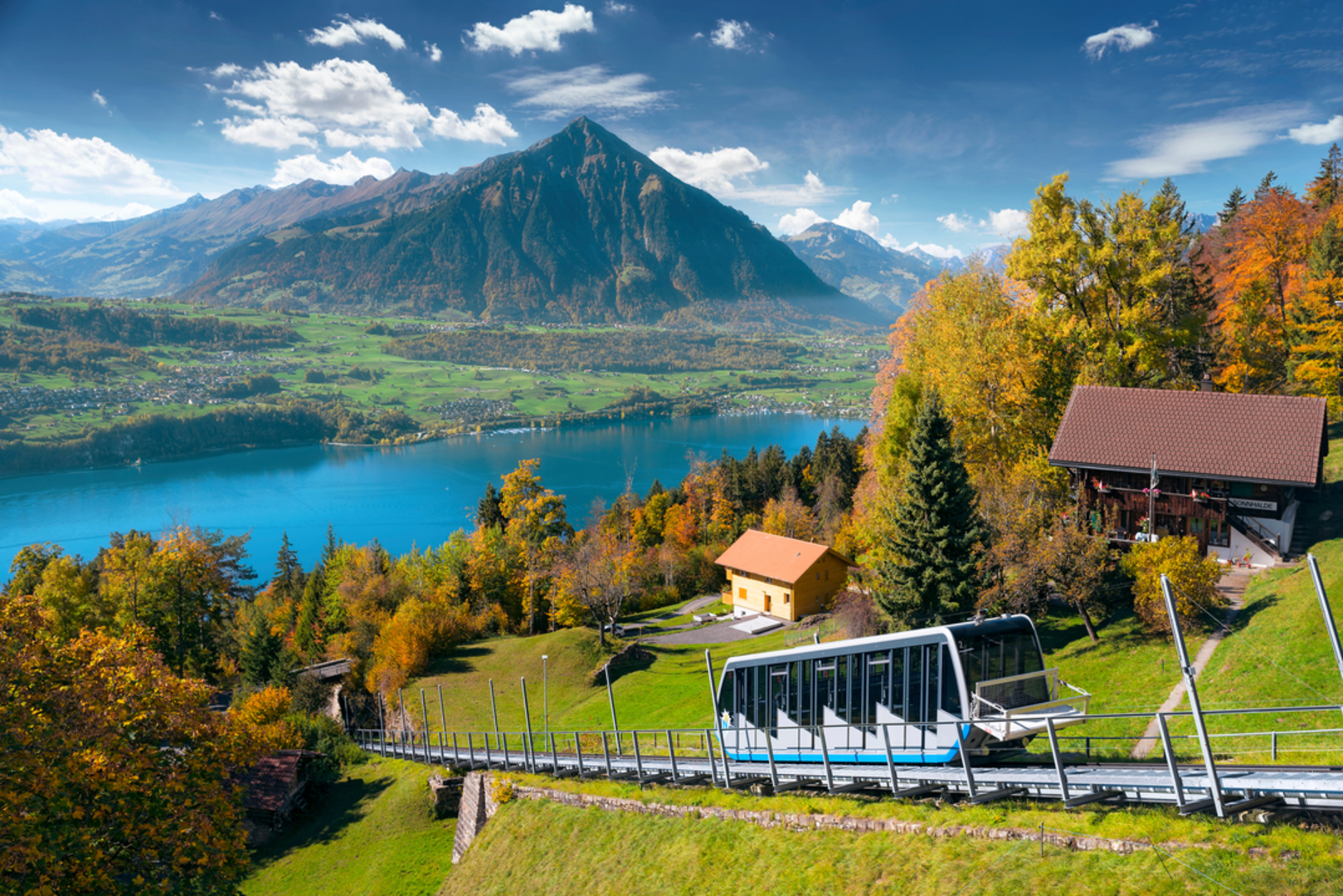 An image depicting the trail Niederhorn – Waldegg and its surrounding area.