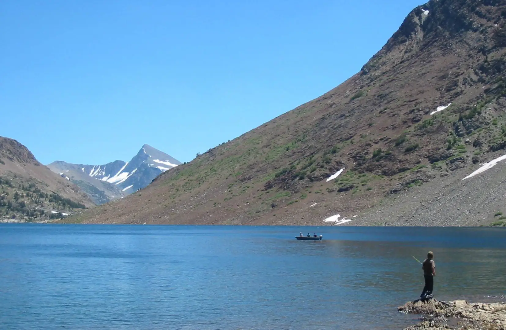 An image depicting the trail Saddlebag Lake and Lake Helen Loop and its surrounding area.