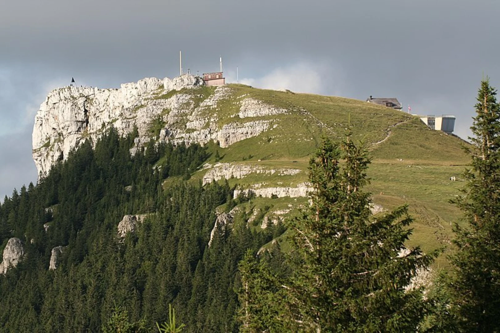 An image depicting the trail Western Swiss Plateau Trail and its surrounding area.