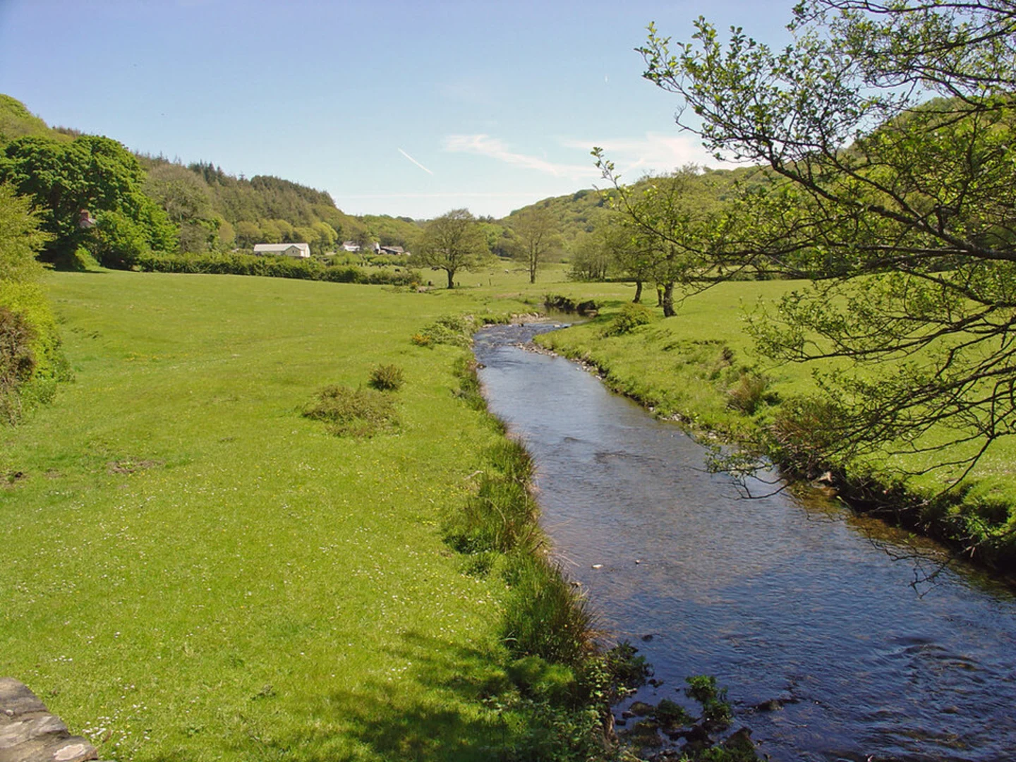 An image depicting the trail Allt Pontfaen 2 and its surrounding area.
