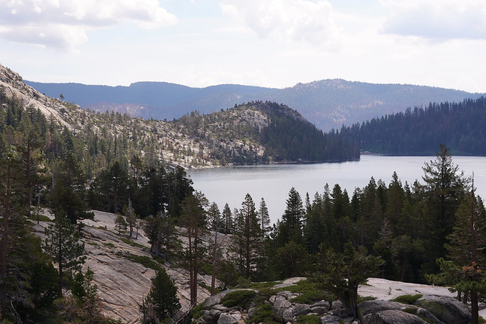 An image depicting the trail Woods Lake to Lower Echo Lake via Tahoe Rim Trail and its surrounding area.