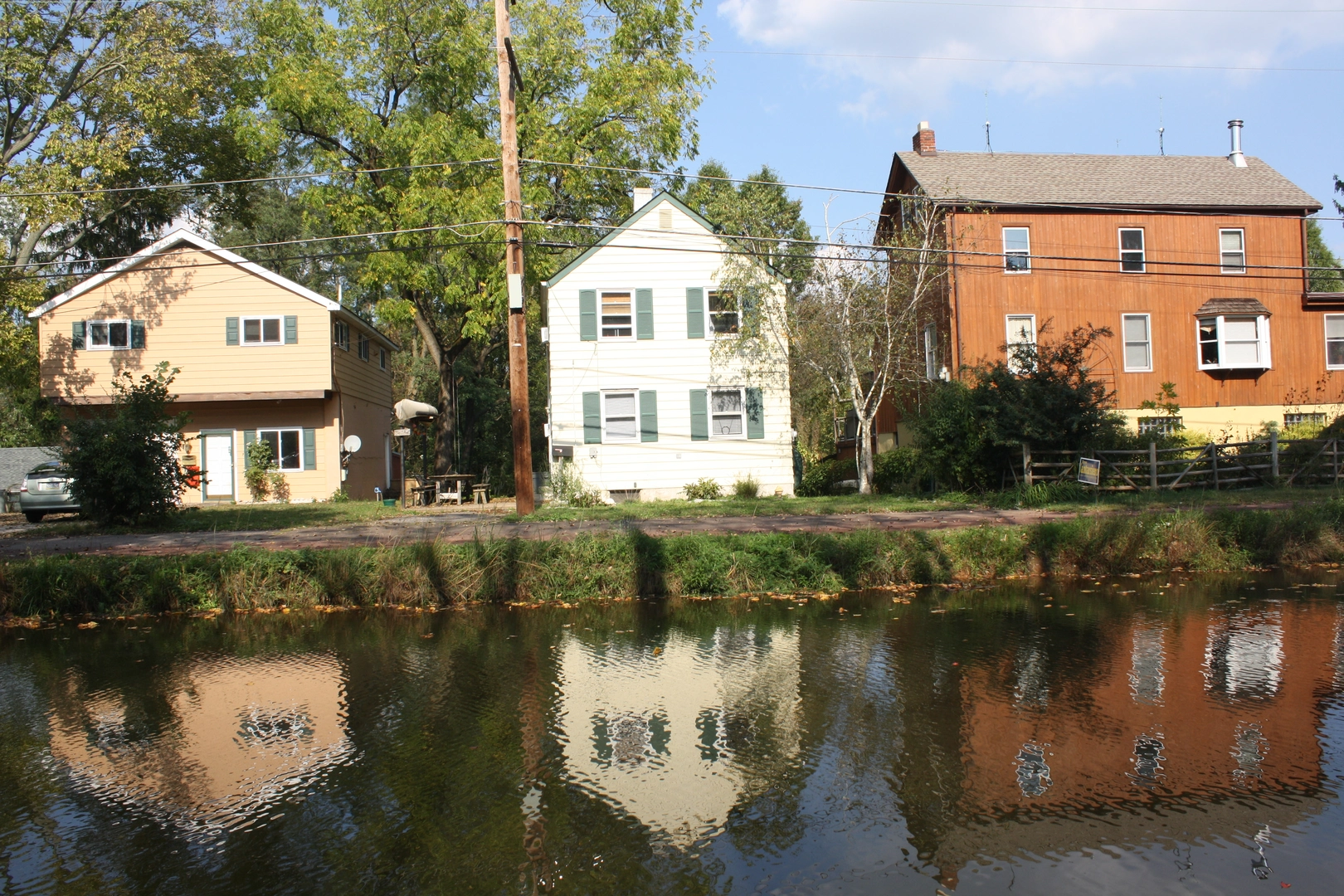 An image depicting the trail Saint Clair Pond Trail and its surrounding area.