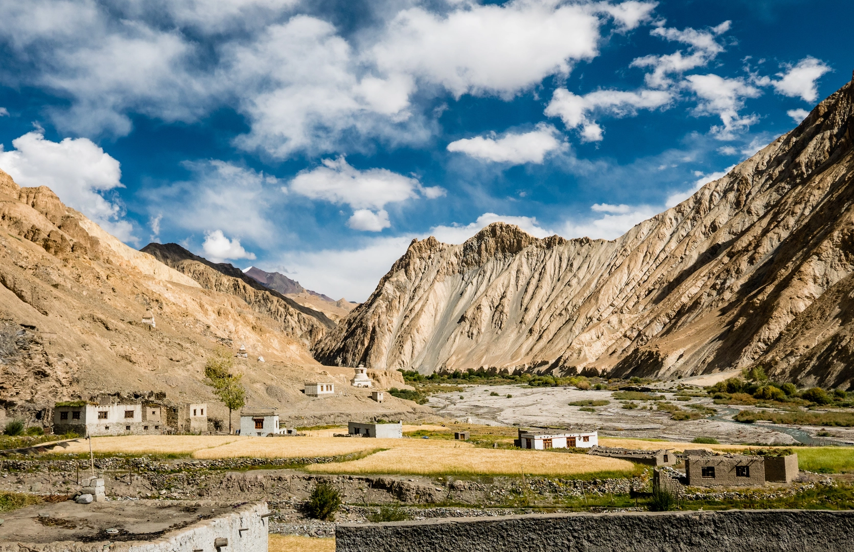 An image depicting the trail Markha Valley Trek and its surrounding area.