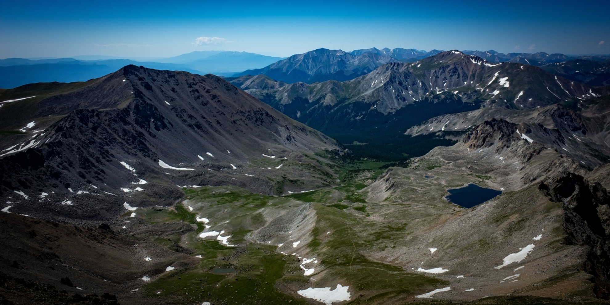 An image depicting the trail Mount Columbia via Horn Fork Basin Trail and its surrounding area.