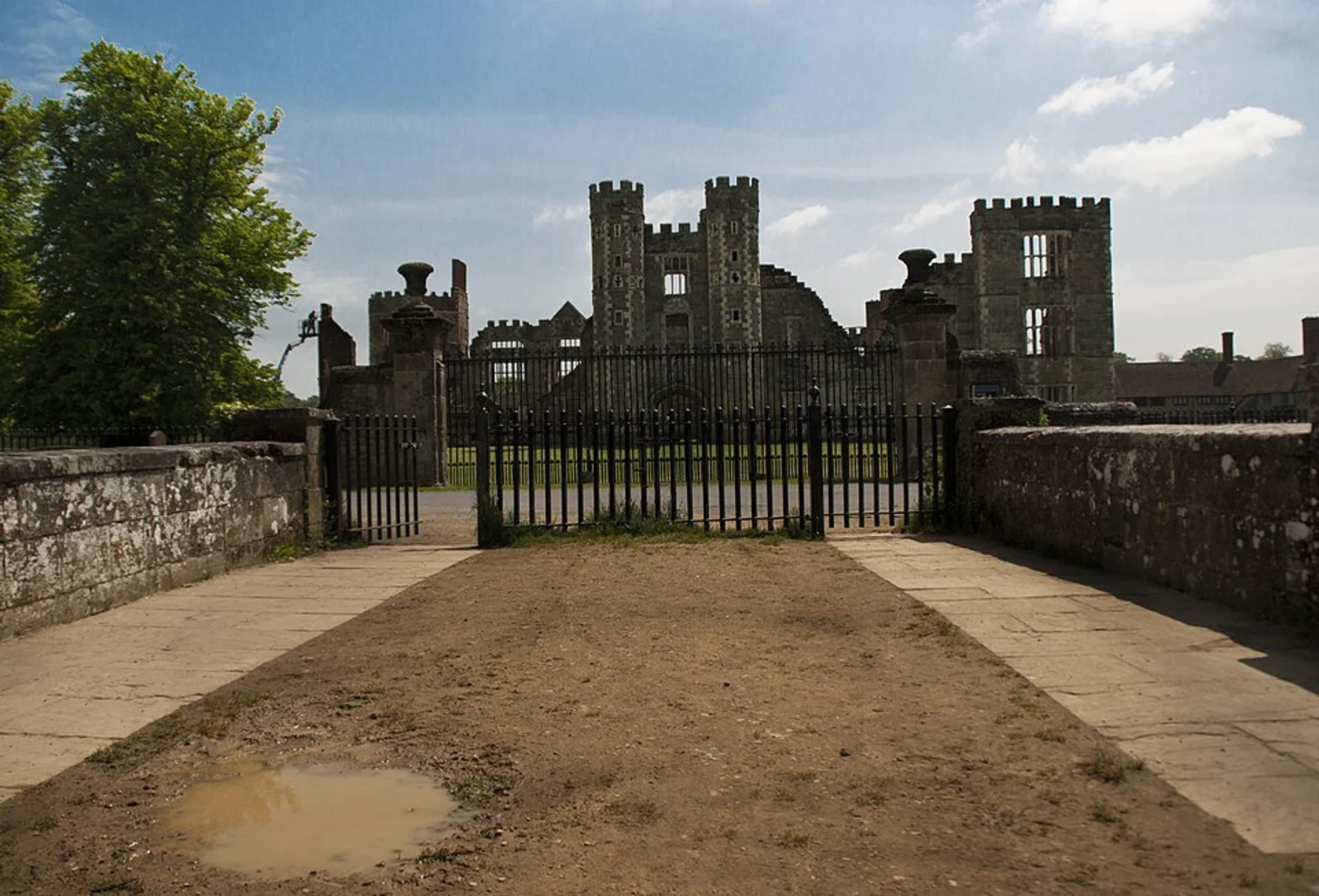 An image depicting the trail Costers Mill Hanger and Cowdray Park Loop and its surrounding area.