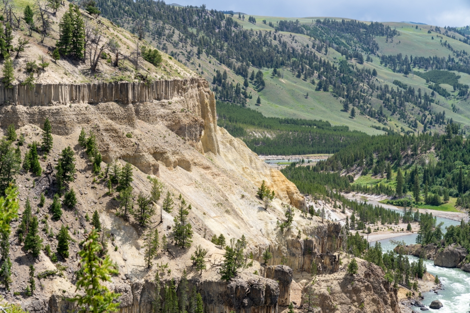 An image depicting the trail Garnet Hill Trail and its surrounding area.